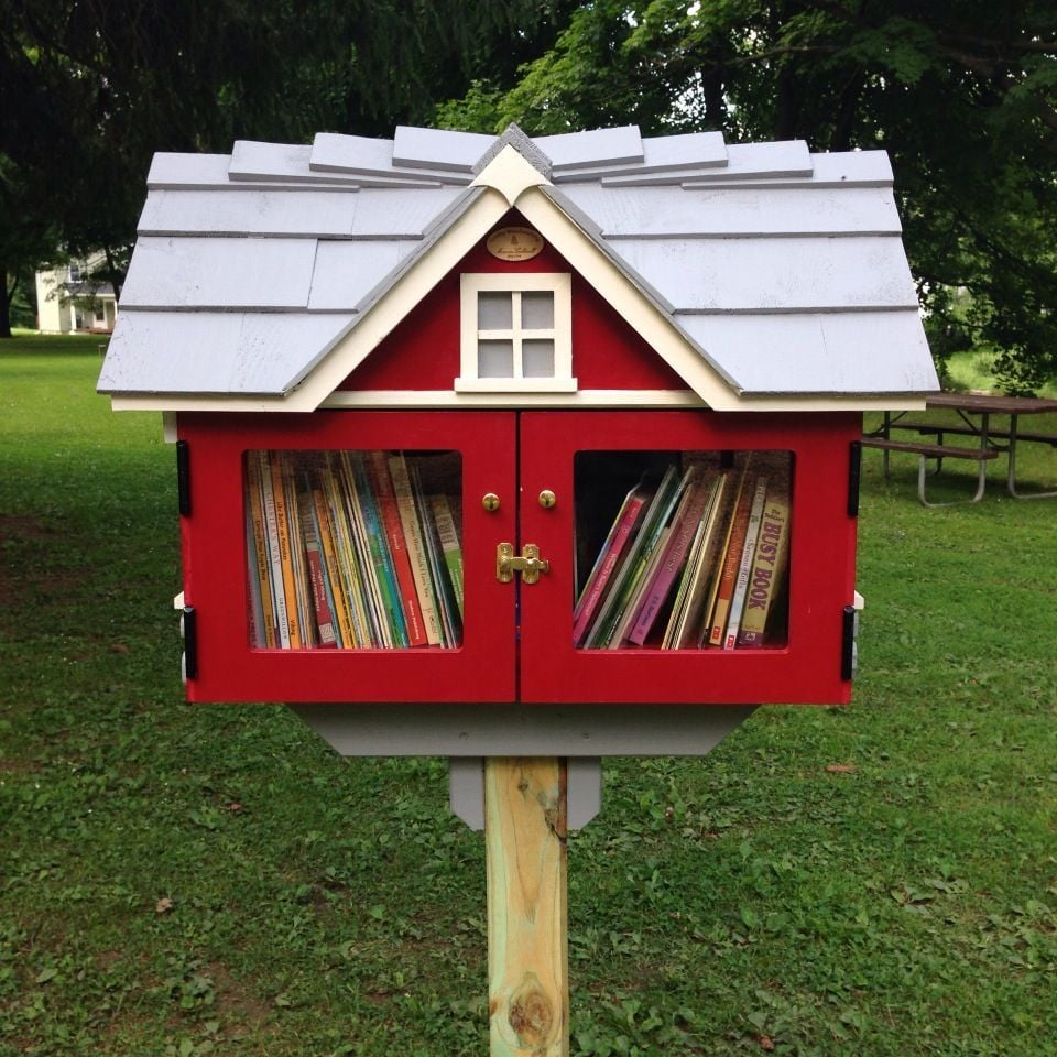 a free book stand made of wood